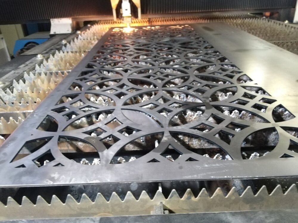 تشكيل معادن بالليزر